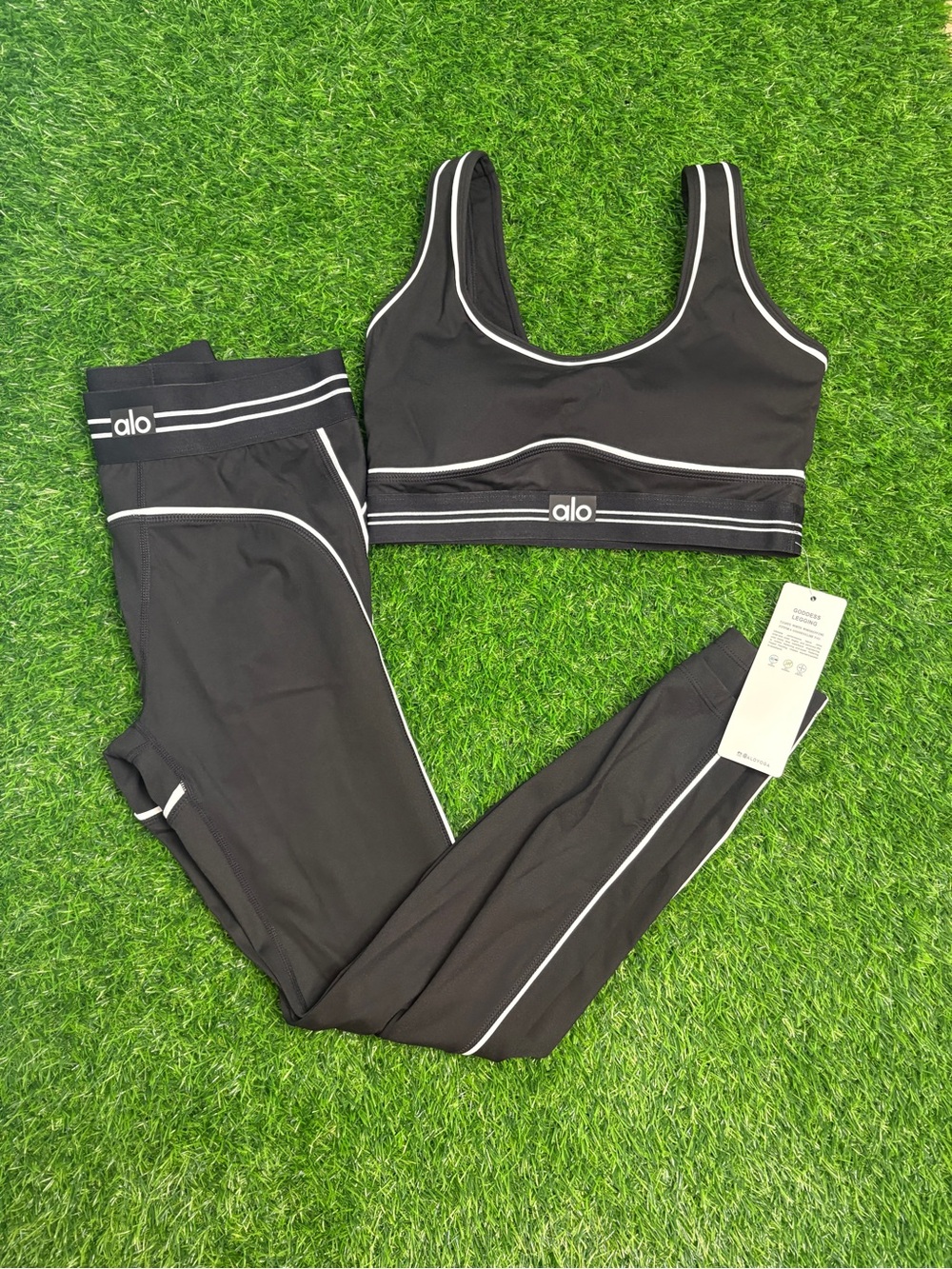 Alo Yoga Black 2-Piece Set Women’s Medium Sports Bra & Leggings Athleisure